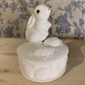 VTG Easter Bunny Rabbit Lidded Trinket Box